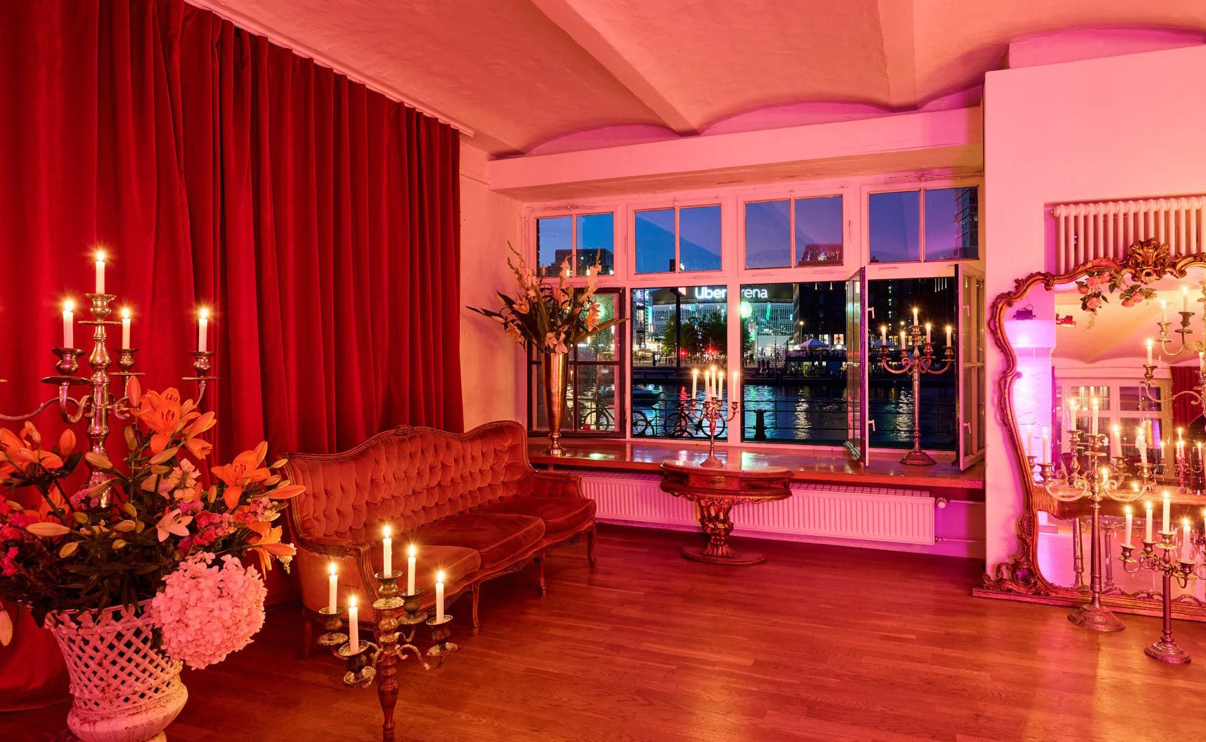 Main salon - Completed interior