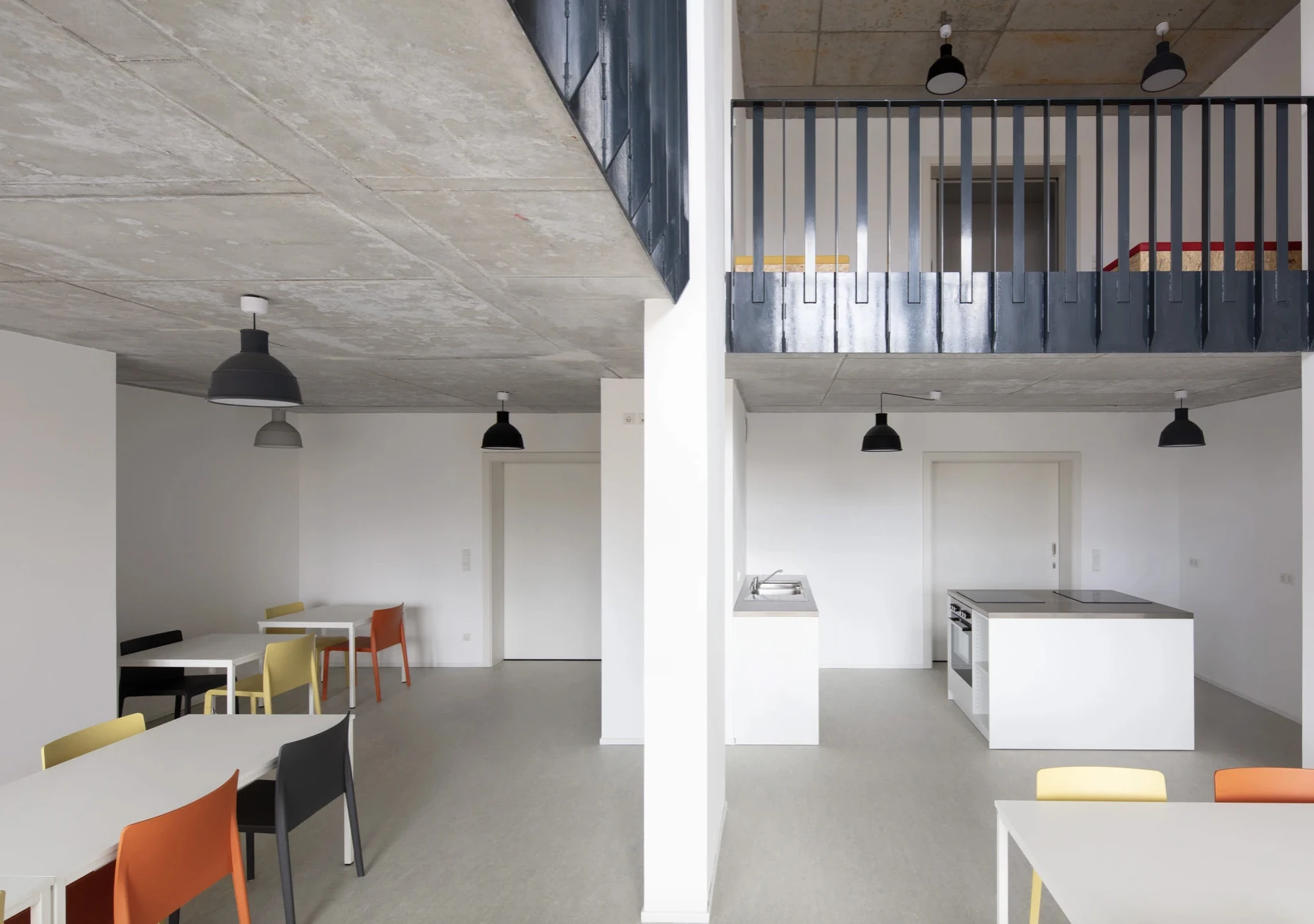 Shared room - Gallery and seating