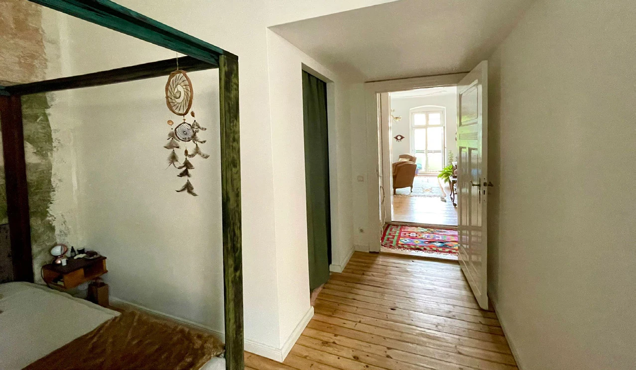 Innenraum - Eingang zum beg. Kleiderschrank